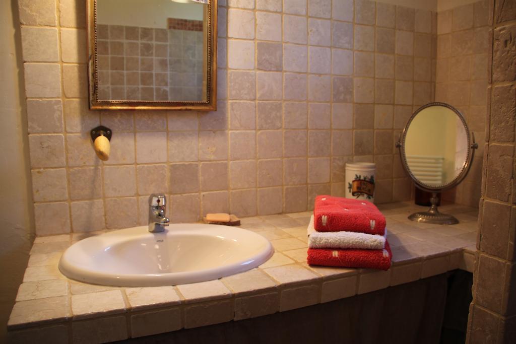 Le Mas Des Pins Mane  Habitación foto