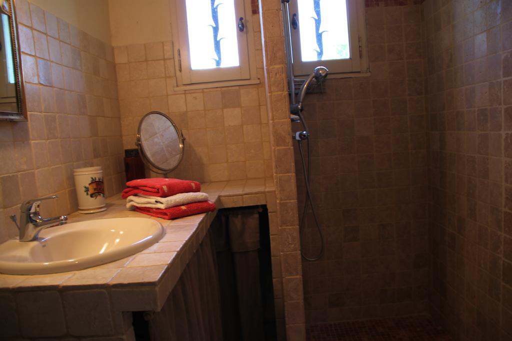Le Mas Des Pins Mane  Habitación foto